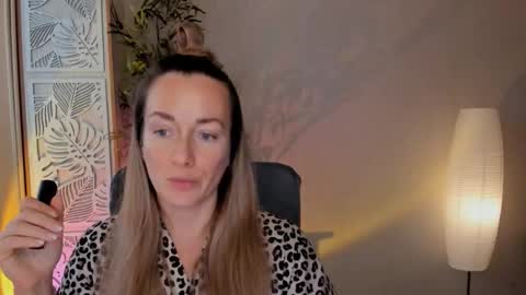 Snapshot of save_the_qween chatting on February 10, 2026, 10:19 am save the qween online show from February 10, 2026, 10:19 am