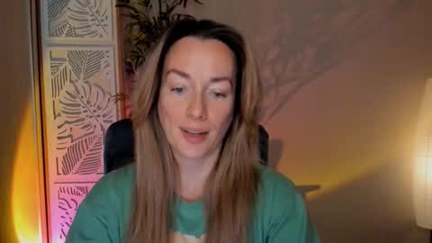 Snapshot of save_the_qween chatting on February 16, 2026, 6:09 am save the qween online show from February 16, 2026, 6:09 am