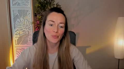 Snapshot of save_the_qween chatting on February 20, 2026, 8:38 am save the qween online show from February 20, 2026, 8:38 am