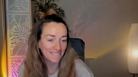 Snapshot of save_the_qween chatting on February 22, 2026, 5:30 am save the qween online show from February 22, 2026, 5:30 am