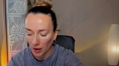 Snapshot of save_the_qween chatting on February 23, 2026, 6:22 am save the qween online show from February 23, 2026, 6:22 am