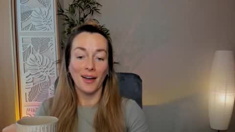 Snapshot of save_the_qween chatting on February 27, 2026, 7:30 am save the qween online show from February 27, 2026, 7:30 am