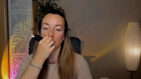 Snapshot of save_the_qween chatting on March 1, 2026, 6:26 am save the qween online show from March 1, 2026, 6:26 am