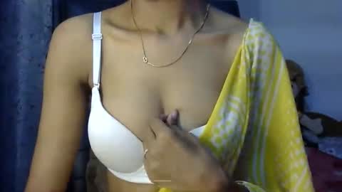 Snapshot of saxee_love chatting on November 24, 2025, 4:18 pm saxee online show from November 24, 2025, 4:18 pm