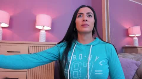 Snapshot of scarlet_edwars chatting on March 7, 2025, 12:12 pm Scarlet Edwars online show from March 7, 2025, 12:12 pm