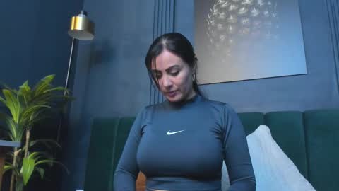 Snapshot of scarlet_edwars chatting on November 11, 2025, 8:31 pm Scarlet Edwars online show from November 11, 2025, 8:31 pm