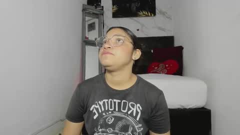 Snapshot of sebas_n_aly chatting on October 5, 2025, 12:14 pm ely online show from October 5, 2025, 12:14 pm