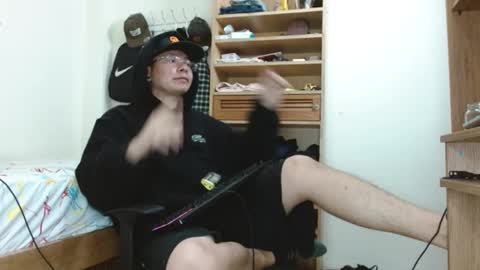 Snapshot of sebasslops chatting on February 18, 2025, 11:41 pm Sebas online show from February 18, 2025, 11:41 pm