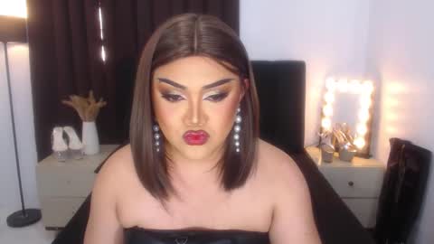 Snapshot of seductivelolalola chatting on February 14, 2025, 1:23 am Natalie Mefford online show from February 14, 2025, 1:23 am