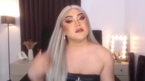 Snapshot of seductivelolalola chatting on February 15, 2025, 1:16 pm Natalie Mefford online show from February 15, 2025, 1:16 pm