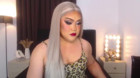 Snapshot of seductivelolalola chatting on February 16, 2025, 6:43 pm Natalie Mefford online show from February 16, 2025, 6:43 pm