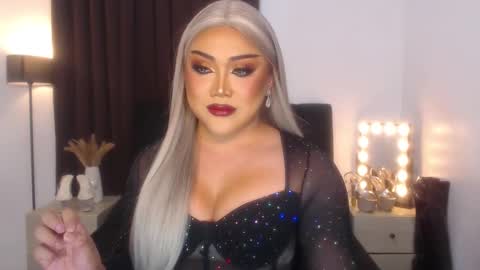 Snapshot of seductivelolalola chatting on February 19, 2025, 7:05 pm Natalie Mefford online show from February 19, 2025, 7:05 pm