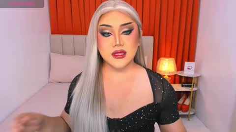 Snapshot of seductivelolalola chatting on March 7, 2025, 8:44 pm Natalie Mefford online show from March 7, 2025, 8:44 pm