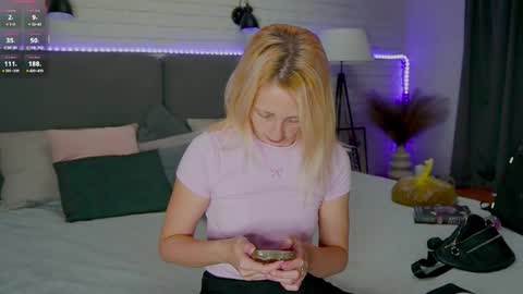 Selena Lily online show from September 11, 2025, 12:16 pm