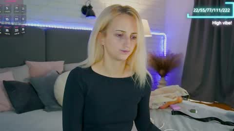 Selena Lily online show from September 29, 2025, 6:07 am