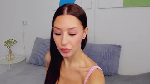 Selena online show from February 12, 2026, 7:03 am