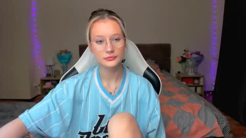 Simon and Alice online show from October 18, 2025, 9:59 pm