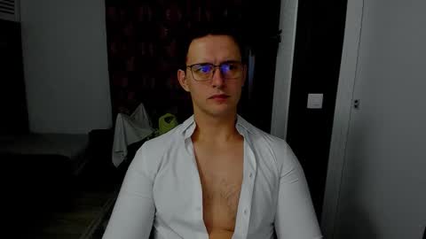 Sexxymuscles4U online show from December 4, 2025, 8:34 am
