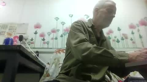 Snapshot of sexy_white_daddy chatting on February 11, 2026, 12:26 am Daddy online show from February 11, 2026, 12:26 am