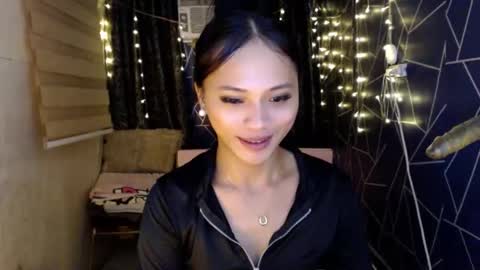 Miss Cheng online show from November 24, 2025, 7:35 pm