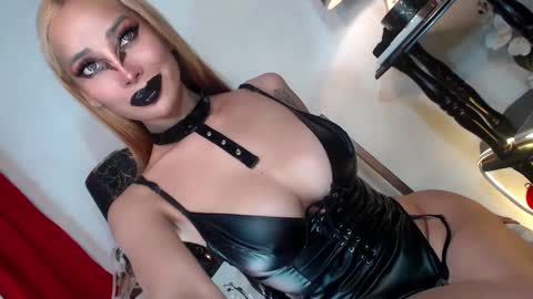 Snapshot of sexylusty2258 chatting on January 3, 2025, 3:05 am Queen Sofia online show from January 3, 2025, 3:05 am