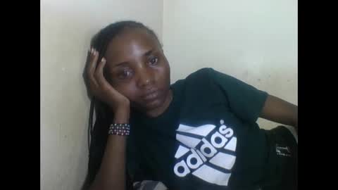 VIVIAN online show from March 10, 2025, 5:29 pm