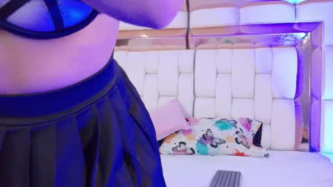 Snapshot of sexysister_ chatting on February 24, 2026, 12:25 pm Kendall online show from February 24, 2026, 12:25 pm