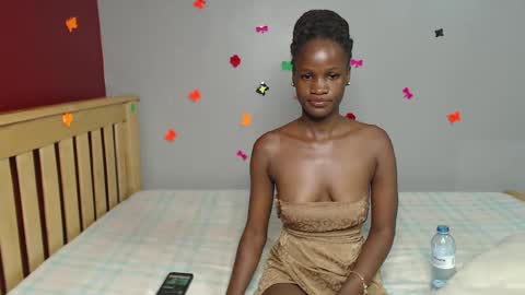 Snapshot of shakkiecam chatting on January 4, 2025, 12:38 pm Shaky online show from January 4, 2025, 12:38 pm