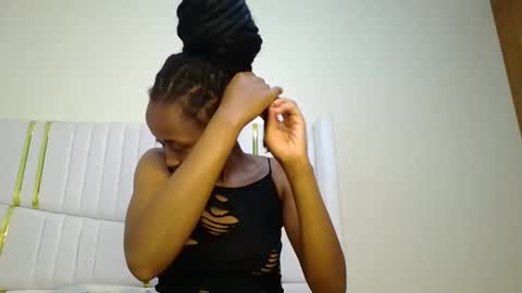 Snapshot of shanizz001 chatting on February 18, 2025, 7:52 pm shanizz online show from February 18, 2025, 7:52 pm