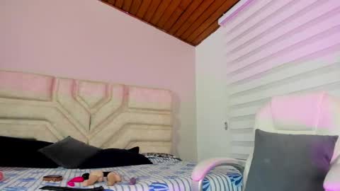 Snapshot of shannon_queen_ chatting on October 16, 2025, 4:57 am Shannon online show from October 16, 2025, 4:57 am