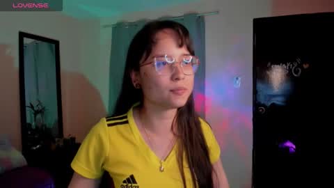 Snapshot of shantalcerezo chatting on February 11, 2026, 8:47 pm Cat-FOLLOWME and we talk IGshantal cerezo online show from February 11, 2026, 8:47 pm