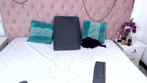 shantallfoxxie online show from March 14, 2026, 2:06 am