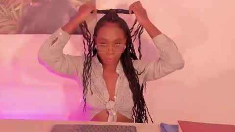 Snapshot of shantallmiller chatting on February 8, 2026, 5:00 am Shantall Miller online show from February 8, 2026, 5:00 am