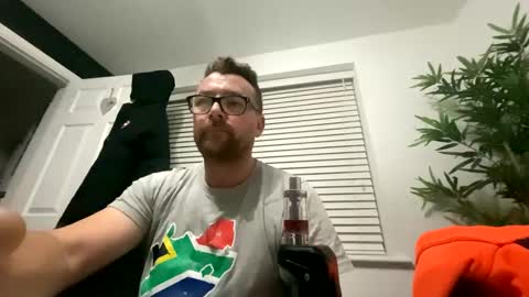 Snapshot of sharksboy16 chatting on January 21, 2025, 5:16 am Sharksboy online show from January 21, 2025, 5:16 am