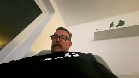 Snapshot of sharksboy16 chatting on October 4, 2025, 6:50 pm Sharksboy online show from October 4, 2025, 6:50 pm