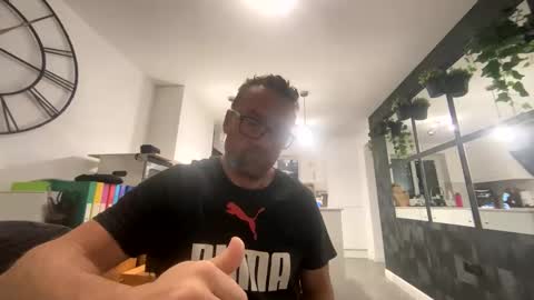 Snapshot of sharksboy16 chatting on March 1, 2026, 6:04 am Sharksboy online show from March 1, 2026, 6:04 am