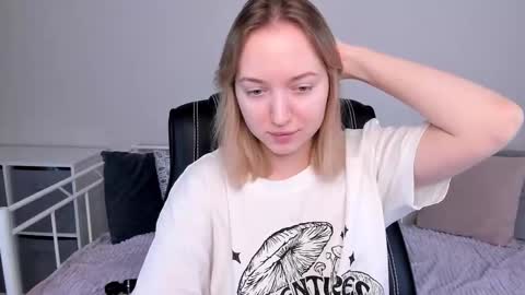 Snapshot of shy_annacutie chatting on March 3, 2025, 5:53 am Anna online show from March 3, 2025, 5:53 am