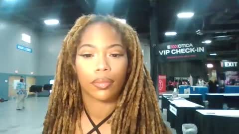 Snapshot of sipofsummer chatting on October 26, 2025, 5:19 pm U M M E R online show from October 26, 2025, 5:19 pm