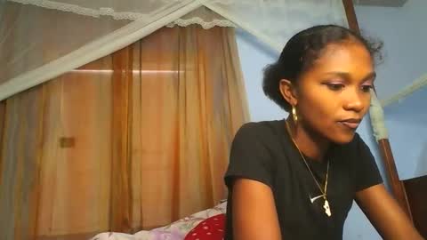 Snapshot of sissi0325 chatting on March 2, 2026, 6:58 am Sissi0325 online show from March 2, 2026, 6:58 am