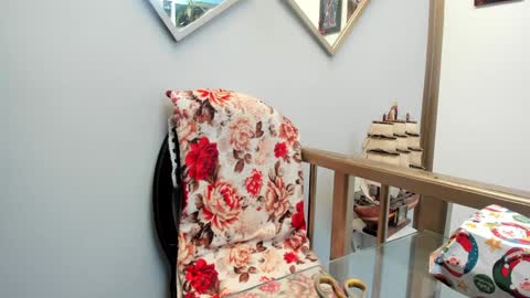 Snapshot of skin_taste chatting on December 21, 2024, 6:44 pm TINNA online show from December 21, 2024, 6:44 pm