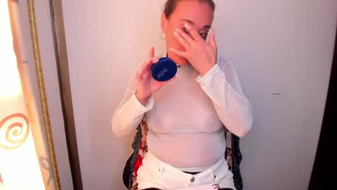 Snapshot of skin_taste chatting on January 9, 2025, 9:37 pm TINNA online show from January 9, 2025, 9:37 pm