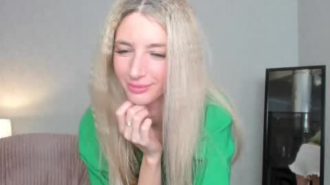 Skinnyladyy online show from February 26, 2025, 5:09 am