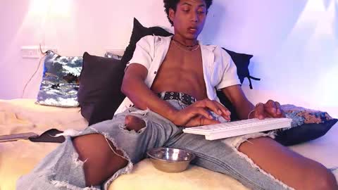 sky_walkerss online show from February 20, 2026, 2:41 am