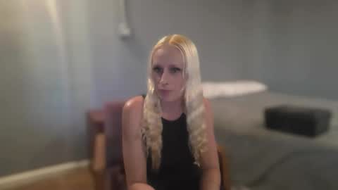 Snapshot of slip_inslide chatting on December 4, 2025, 10:18 pm slip_inslide online show from December 4, 2025, 10:18 pm