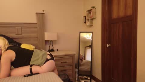 Snapshot of slip_inslide chatting on February 22, 2026, 11:47 pm slip_inslide online show from February 22, 2026, 11:47 pm