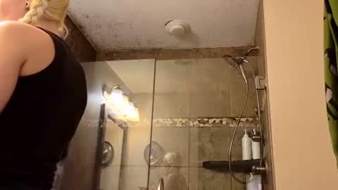 Snapshot of slip_inslide chatting on March 2, 2026, 5:31 pm slip_inslide online show from March 2, 2026, 5:31 pm