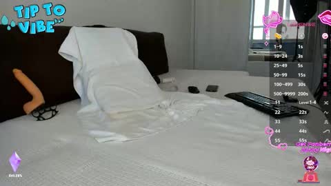 Snapshot of smallnipples chatting on February 19, 2026, 5:58 am Alex online show from February 19, 2026, 5:58 am