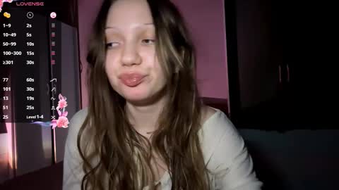 Snapshot of songarreola chatting on February 4, 2026, 6:25 pm Emily online show from February 4, 2026, 6:25 pm