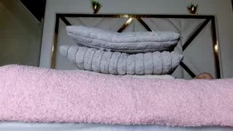 SophiaLee online show from February 15, 2026, 1:02 am