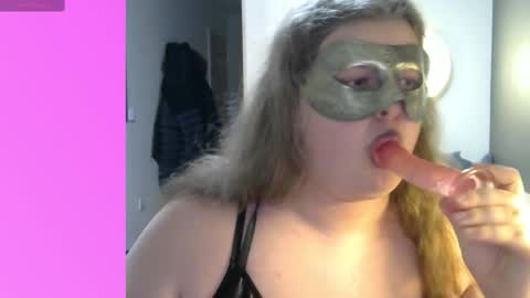 Snapshot of sophie9lives chatting on December 18, 2024, 11:19 pm BimboSophie online show from December 18, 2024, 11:19 pm